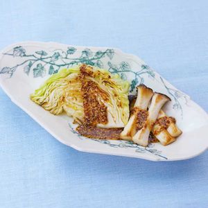 「キャベツステーキのマスタードソースがけ」のレシピ動画