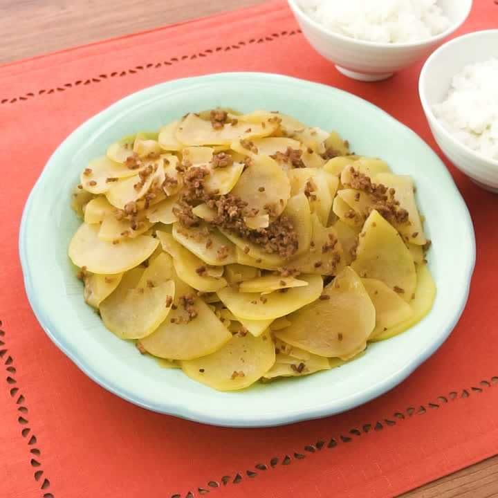 じゃがいもと牛ひき肉の甘辛炒め