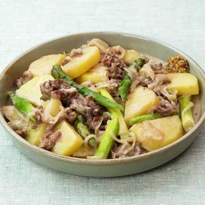 「牛肉と新じゃがいものミルク煮」のレシピ動画