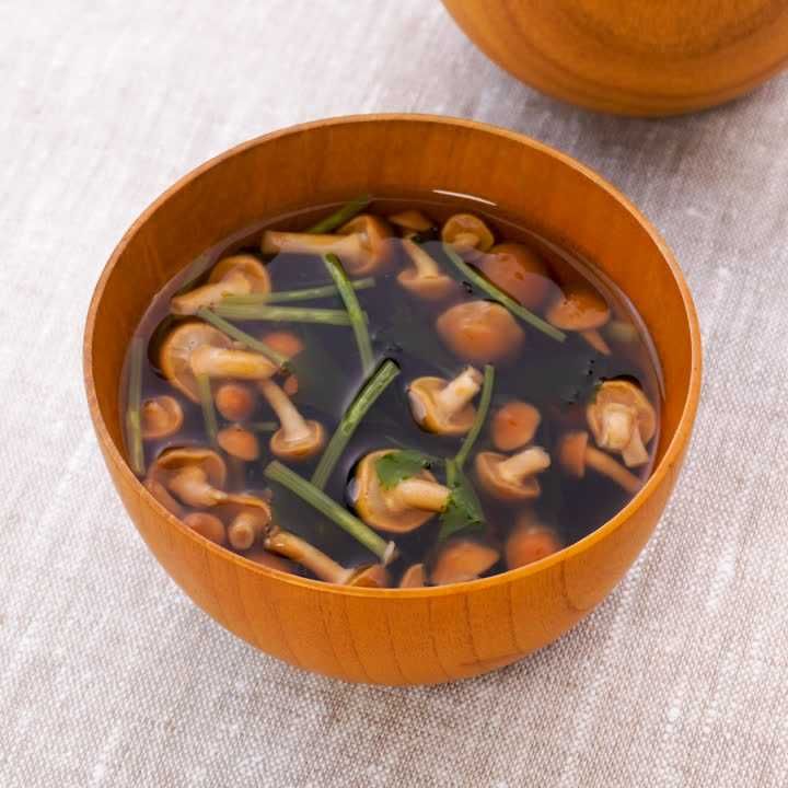 なめこと三つ葉のすまし汁