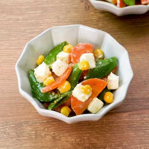 スナップエンドウとにんじんのチーズ和え