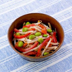 「もやしと赤パプリカのごまあえ」のレシピ動画