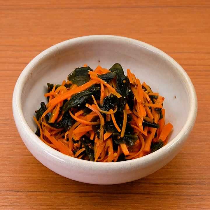 にんじんとわかめのマスタードあえ