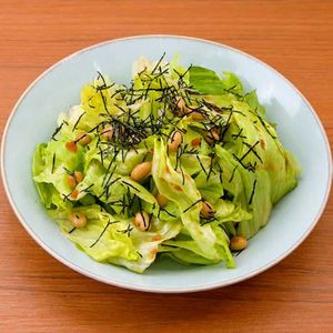 レタスと大豆の梅にんにく和え