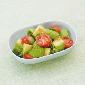 「アボカドとミニトマトのエスニックサラダ」のレシピ動画