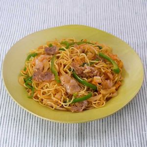 「豚肉とピーマンのキムチ焼きそば」のレシピ動画