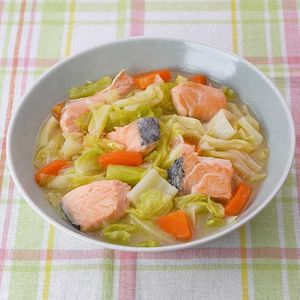 「鮭とキャベツの味噌バター煮」のレシピ動画