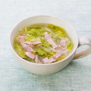 「ベーコンとレタスのスープ」のレシピ動画