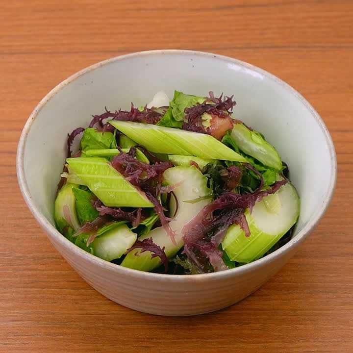 セロリと海藻の浅漬け