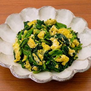 「卵とほうれん草のソテー」のレシピ動画