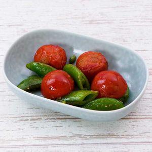 「ミニトマトとスナップエンドウのハーブ炒め」のレシピ動画