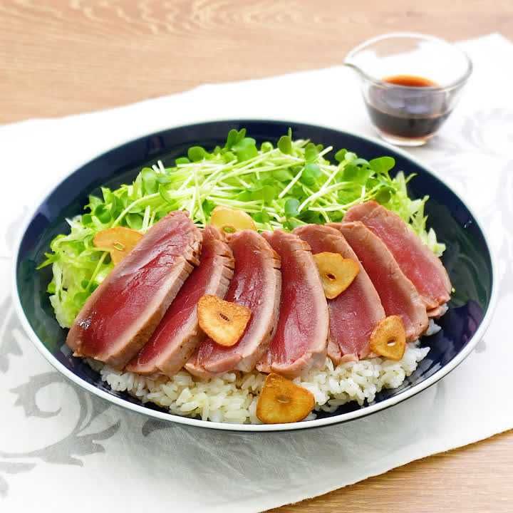 マグロのガーリックステーキライス