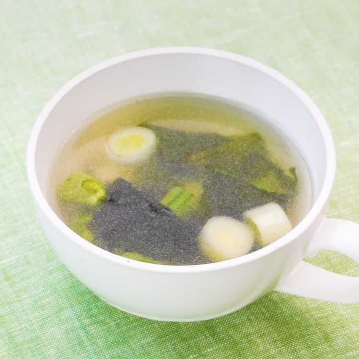 スナップエンドウとわかめのねぎスープ