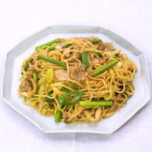 「豚肉とニンニクの芽の中華風焼きそば」のレシピ動画