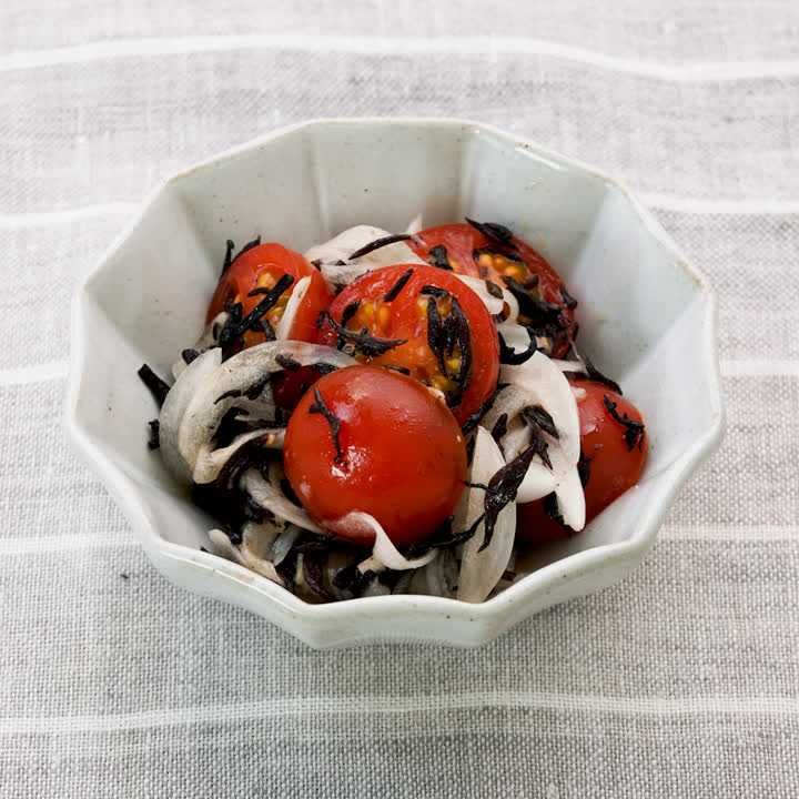 新玉ねぎとミニトマトのひじきサラダ