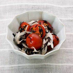 「新玉ねぎとミニトマトのひじきサラダ」のレシピ動画