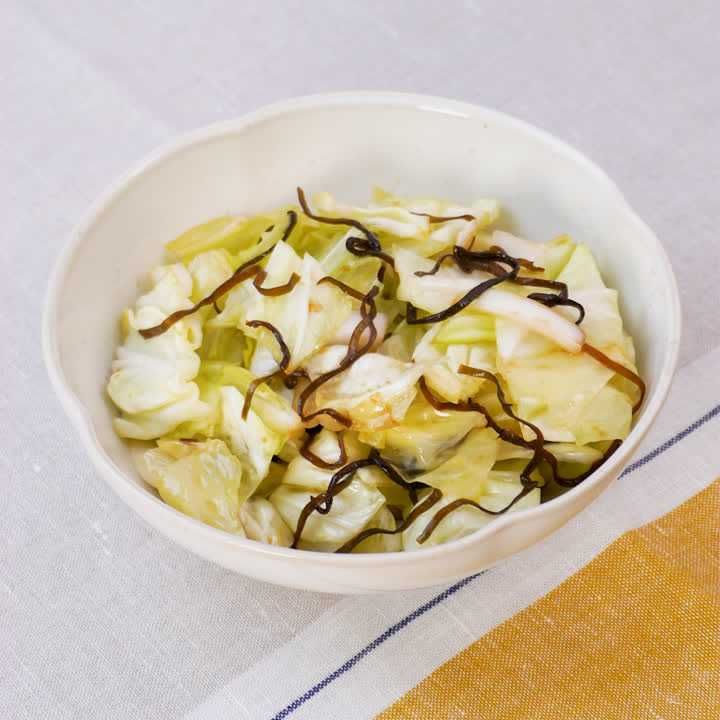 春キャベツと新玉ねぎの塩昆布あえ