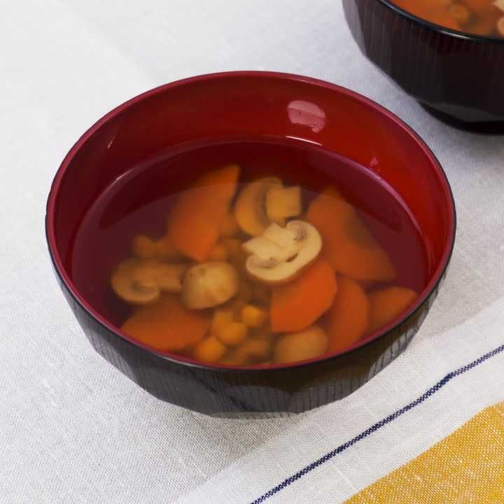 マッシュルームとにんじんのすまし汁