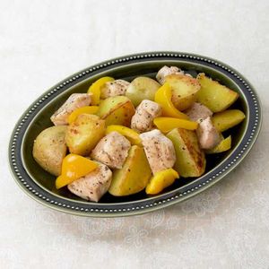 「鶏肉と新じゃがいものにんにくバター炒め」のレシピ動画