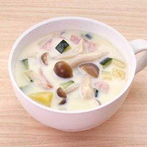 「ズッキーニとじゃがいもの豆乳みそスープ」のレシピ動画