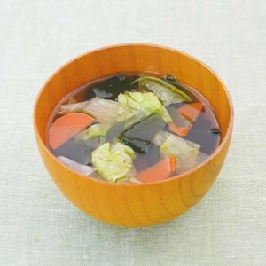 「レタスとわかめの中華スープ」のレシピ動画