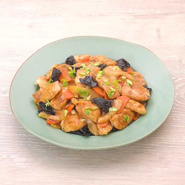 鶏むね肉とセロリのオイスター炒め