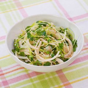 「玉ねぎとかいわれのわさびマヨサラダ」のレシピ動画