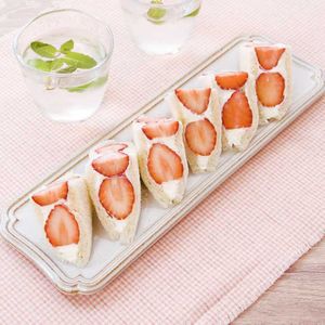 お菓子の基本 いちごの飾り切りのレシピ動画 作り方 Delish Kitchen