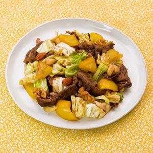 「牛肉と春キャベツのナッツ炒め」のレシピ動画