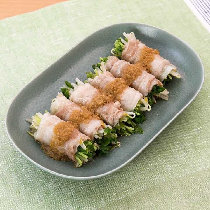 豆苗ともやしの肉巻きレンジ蒸し