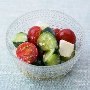 「クリームチーズときゅうりのサラダ」のレシピ動画