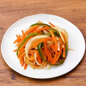 「ピーマンとにんじんのさっぱり酢の物」のレシピ動画