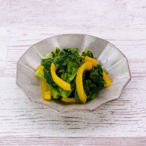 「菜の花とパプリカの塩バター蒸し」のレシピ動画