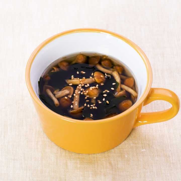 わかめとなめこのすまし汁