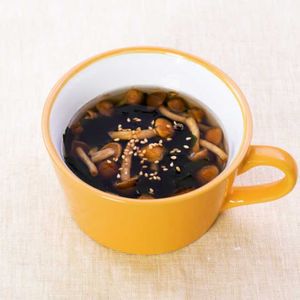 「わかめとなめこのすまし汁」のレシピ動画