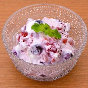 「ミックスベリーのヨーグルト和え」のレシピ動画