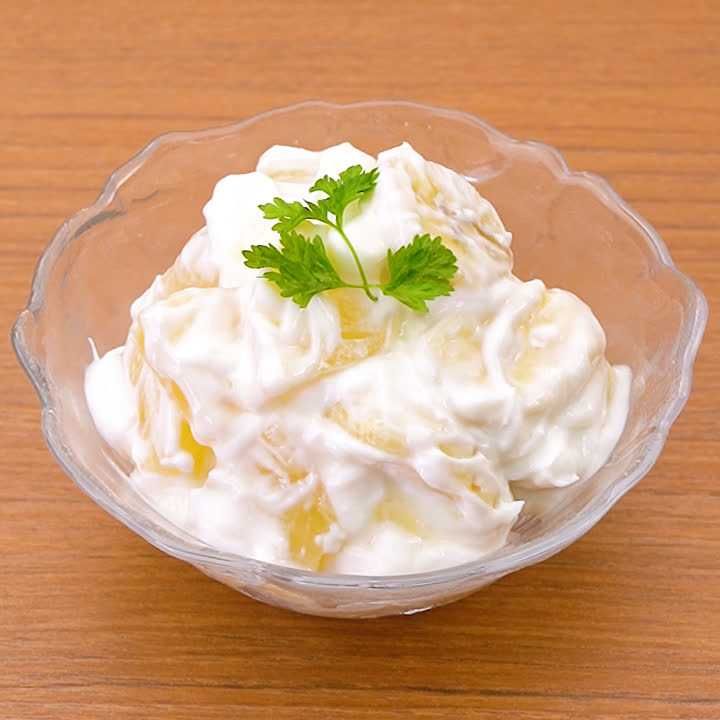 バナナとパイン缶のヨーグルト和え