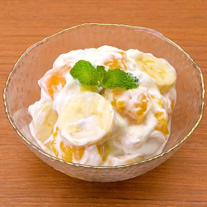 バナナとマンゴーのヨーグルト和え