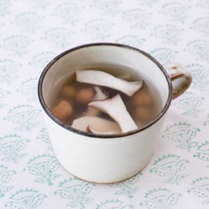 「豆とエリンギのしょうがスープ」のレシピ動画