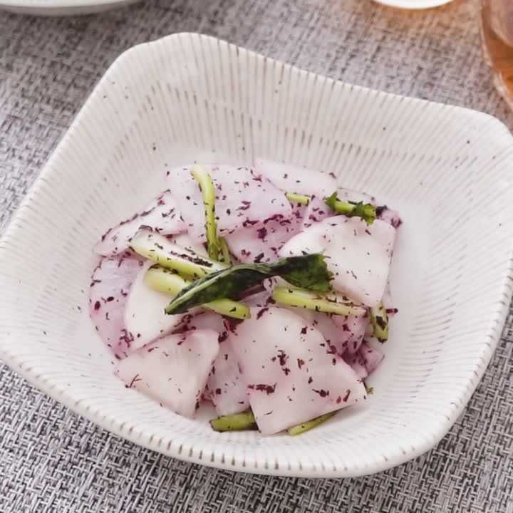 大根とかぶの赤しそあえ