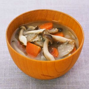 「ごぼうとにんじんのみそ汁」のレシピ動画