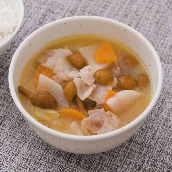 なめことねぎの豚汁