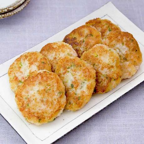 ちくわとえびで作る 手作りさつま揚げのレシピ動画 作り方 Delish Kitchen