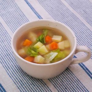 「じゃがいもとレタスのチーズスープ」のレシピ動画