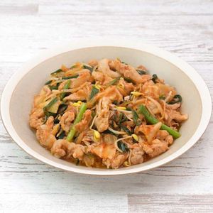 「豚肉とニラのキムチ炒め風」のレシピ動画