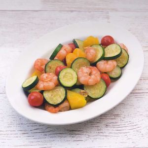 「エビとズッキーニのガーリック炒め」のレシピ動画