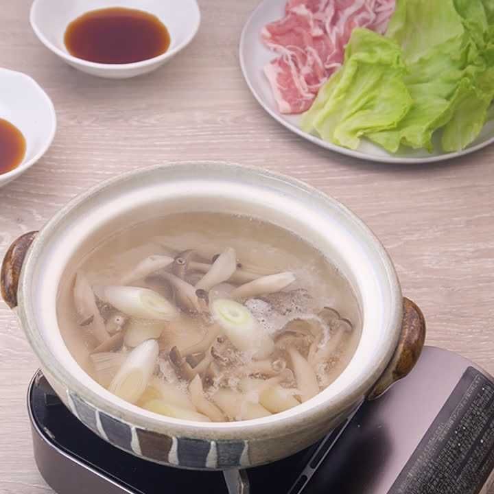 レタスと豚肉のしゃぶしゃぶ鍋