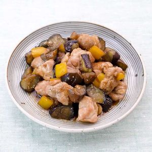 「鶏肉となすのオイスター炒め」のレシピ動画