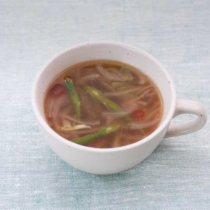 「玉ねぎといんげんのピリ辛スープ」のレシピ動画