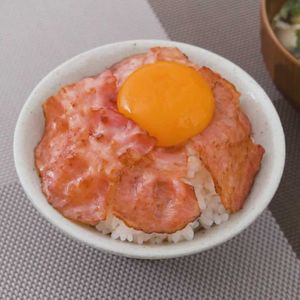 「ベーコン丼」のレシピ動画